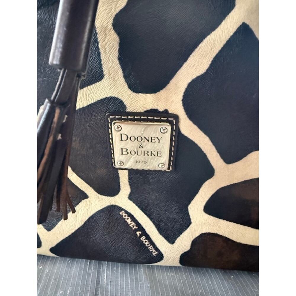 DOONEY & BOURKE GIRRAFFE PRINT DRAWSTRING SHOULDER BAG WITH DUST BAG - Picture 2 of 16